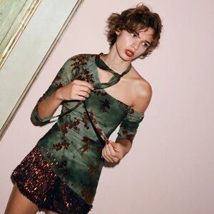 ASYMMETRIC FLOCKED TULLE TOP